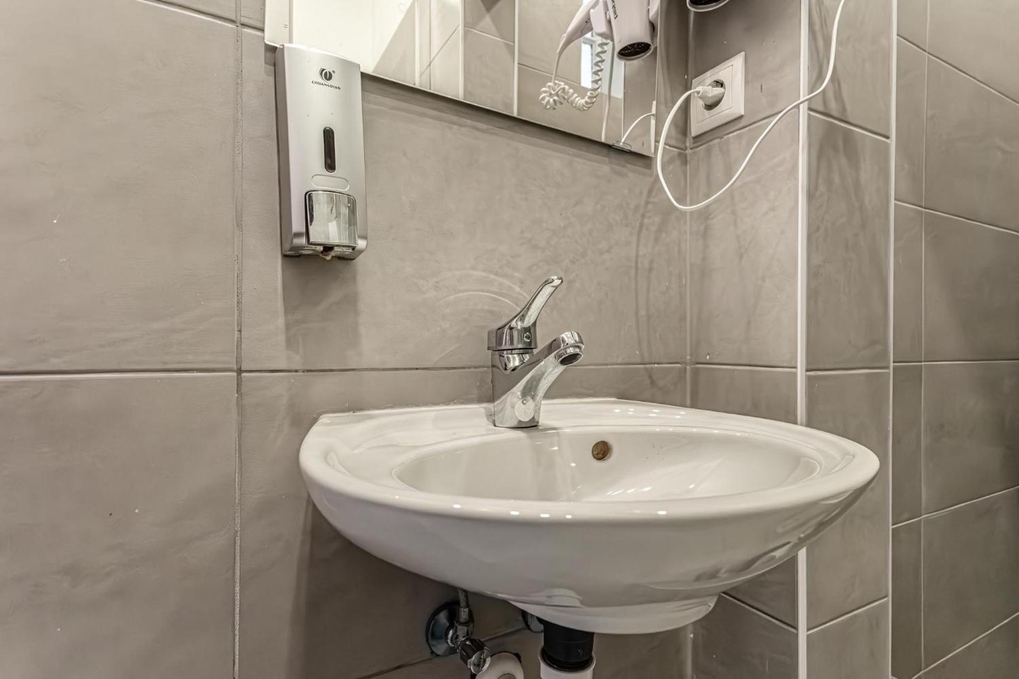 Lovely 1Br Apt. Near Akh Hospital Вена Экстерьер фото